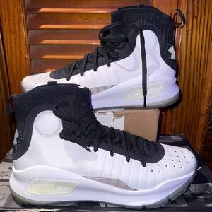 Size 10 - Under Armour Curry 4 Black White New with defect